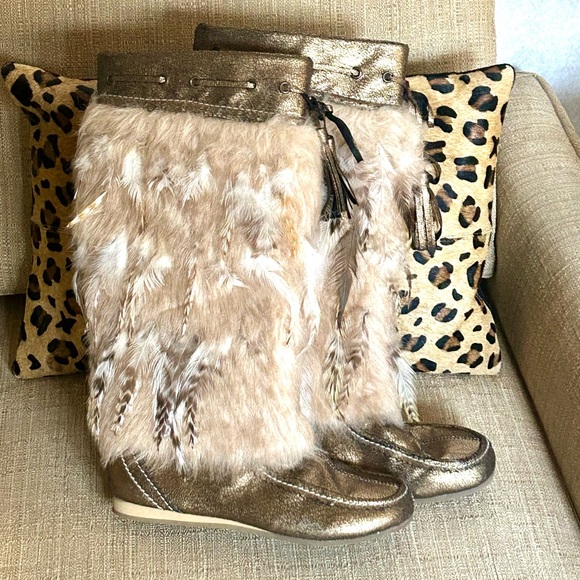Feather & Faux Fur Boots / Slippers, Native American Style Maiden Princess - Picture 3 of 10